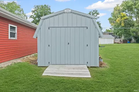 127 E Vine St, Delphi, IN 46923 photo 5