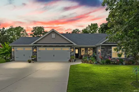 127 E Vine St, Delphi, IN 46923 photo 2