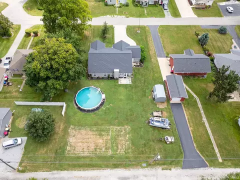 127 E Vine St, Delphi, IN 46923 photo 7