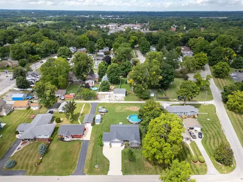 127 E Vine St, Delphi, IN 46923 photo 6
