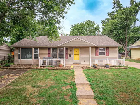 5804 Ashbrooke Dr, Evansville, IN 47710