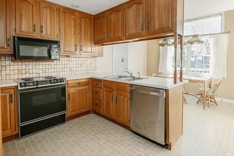 2228 E Cape Cod Dr, Bloomington, IN 47401 photo 12