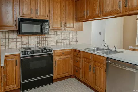 2228 E Cape Cod Dr, Bloomington, IN 47401 photo 11
