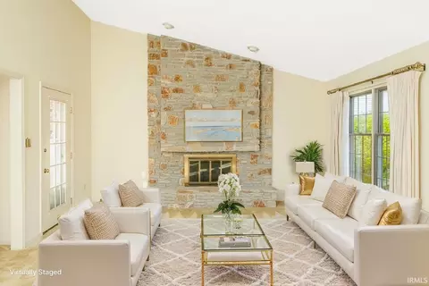 2228 E Cape Cod Dr, Bloomington, IN 47401 photo 2
