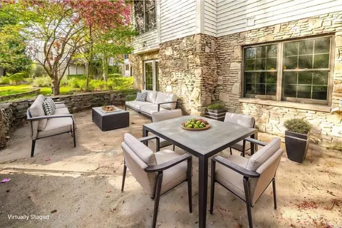 2228 E Cape Cod Dr, Bloomington, IN 47401 photo 5