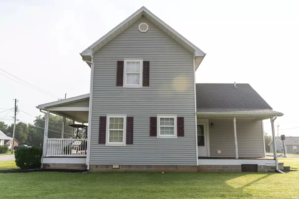 Exterior - 632 S 11th St, Vincennes, IN 47591 photo 3 of 5