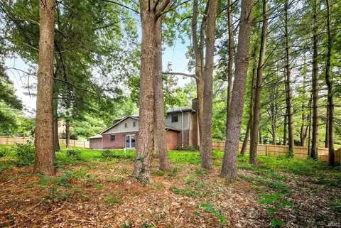 317 E Rusgan Dr, Bloomington, IN 47408 photo 5