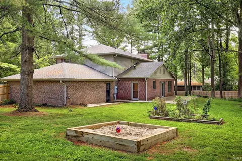 317 E Rusgan Dr, Bloomington, IN 47408 photo 3