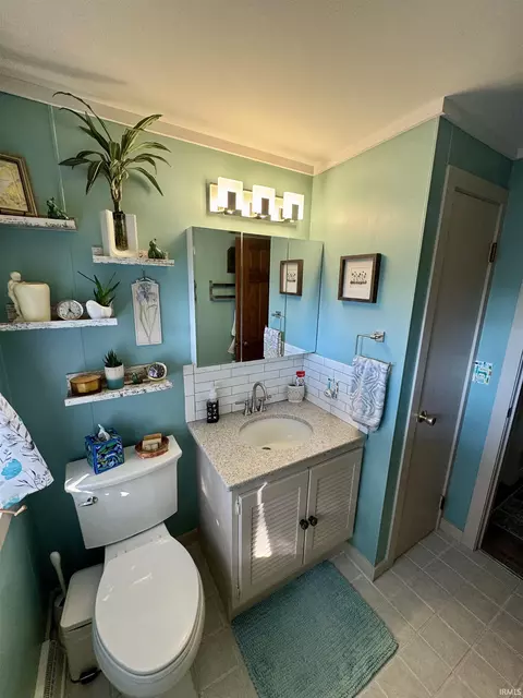 Bath - 459 E Hill St, Wabash, IN 46992 photo 2 of 3