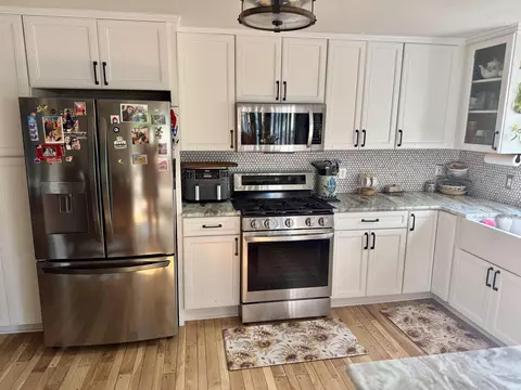 Kitchen - 459 E Hill St, Wabash, IN 46992 photo 2 of 3
