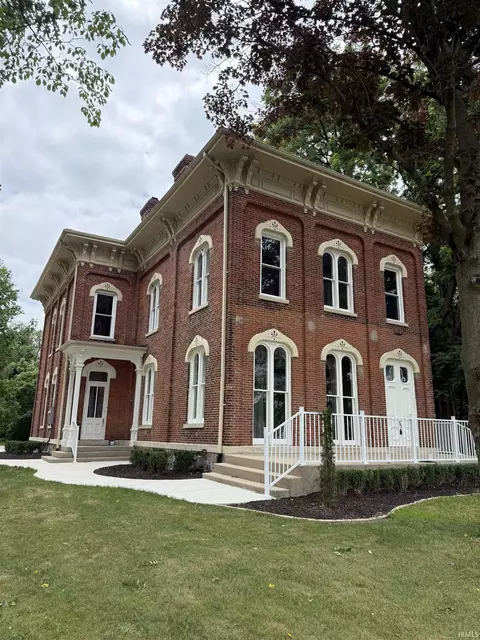 732 W Michigan St, New Carlisle, IN 46552