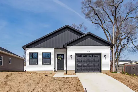 1725 Thornhill Dr, South Bend, IN 46614