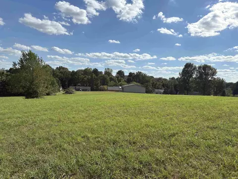 000 Sunrise Dr, Dale, IN 47523