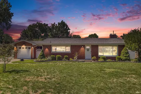 55883 Oak Manor Pl, Elkhart, IN 46514