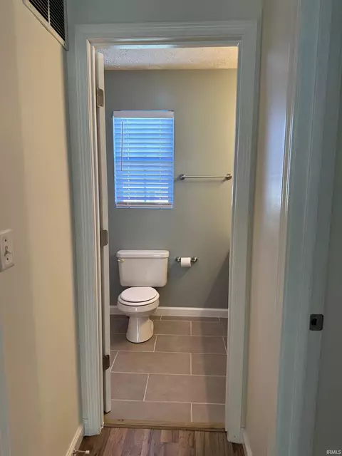 Entry Way - 3920 S Cramer Cir, Bloomington, IN 47403 photo 3 of 3