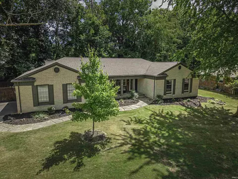 8205 Heather Pl, Evansville, IN 47710