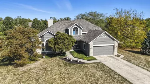 2705 Riveroak Dr, Fort Wayne, IN 46825