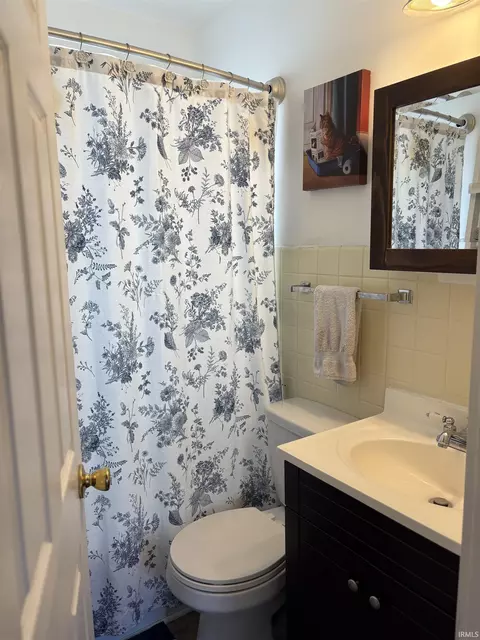 Bath - 1302 Greene St, Jasper, IN 47546 photo 1 of 1