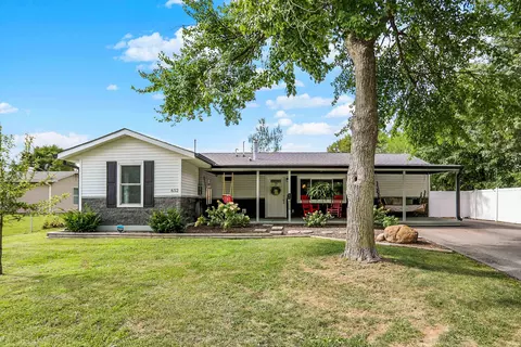 652 Mooreland Dr, New Whiteland, IN 46184