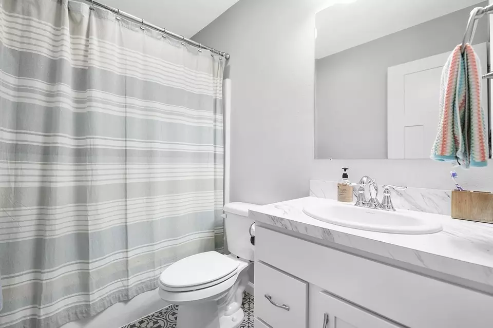 Bath - 2523 Redspire Blvd, Goshen, IN 46526 photo 3 of 3