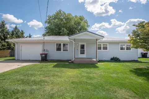 205 E 8th St, Brookston, IN 47923