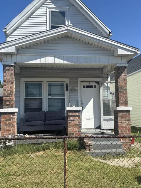 911 W Delaware St, Evansville, IN 47710