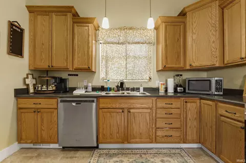 404 E High St, Garrett, IN 46738 photo 13