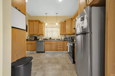 404 E High St, Garrett, IN 46738 photo 11