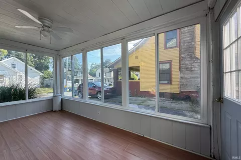 105 E 1st St, Auburn, IN 46706 photo 6