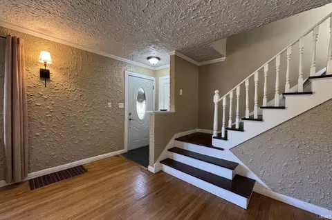 105 E 1st St, Auburn, IN 46706 photo 17