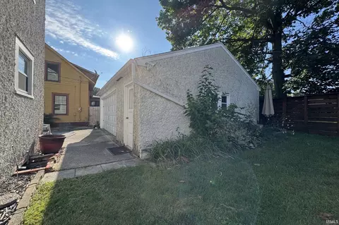 105 E 1st St, Auburn, IN 46706 photo 31