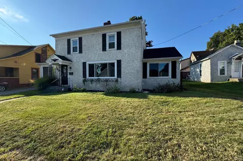 105 E 1st St, Auburn, IN 46706 photo 2