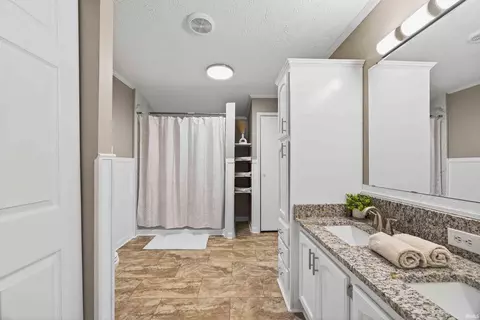 Bath - 1381 Stevens Ln, Mitchell, IN 47446 photo 1 of 4