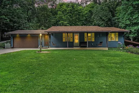 510 Crystal Valley Dr, Middlebury, IN 46540