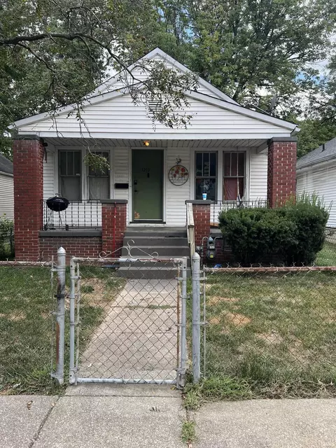 1215 Henning Ave, Evansville, IN 47714