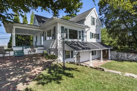 8009 Petersburg Rd, Evansville, IN 47725