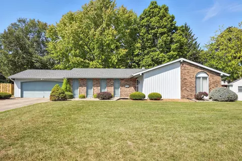 405 Hilltop Dr, Angola, IN 46703