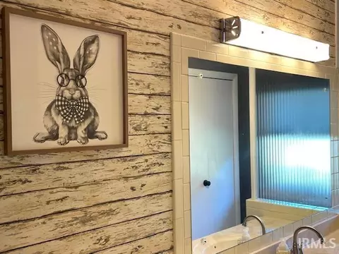 Bath - 1755 W Farview Dr, Peru, IN 46970 photo 1 of 4