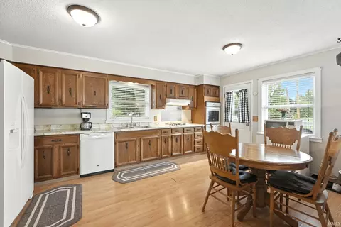 301 E High St, Garrett, IN 46738 photo 13