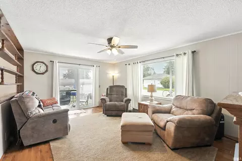 301 E High St, Garrett, IN 46738 photo 10