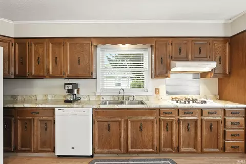 301 E High St, Garrett, IN 46738 photo 16