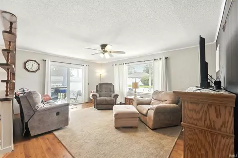 301 E High St, Garrett, IN 46738 photo 9