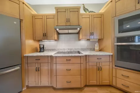 Kitchen - 1801 Bent Tree Ct, Auburn, IN 46706 photo 3 of 5