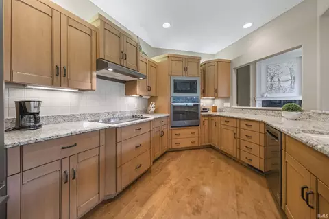 Kitchen - 1801 Bent Tree Ct, Auburn, IN 46706 photo 2 of 5