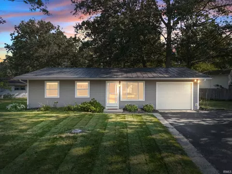 1804 Robin Dr, Warsaw, IN 46580