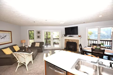 4020 Eagle Bay Dr, Bloomington, IN 47401 photo 3