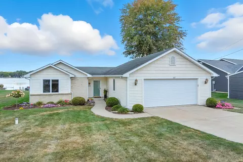 360 Ln 275 Turkey Lk, Hudson, IN 46747