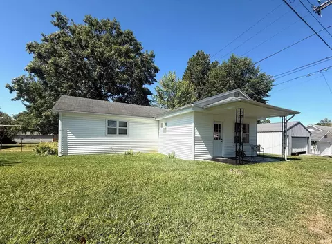 201 W Main St, Mitchell, IN 47446 photo 2