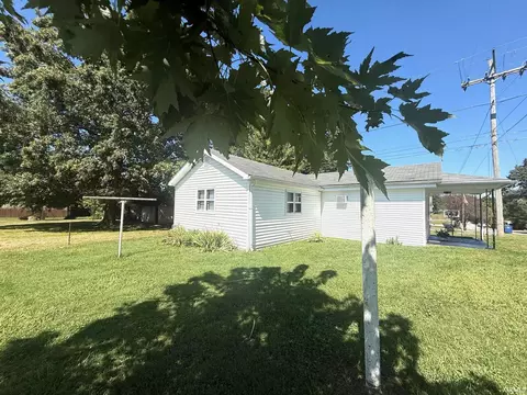201 W Main St, Mitchell, IN 47446 photo 3