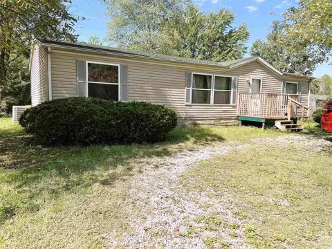 1160 SE 5th St, Linton, IN 47441